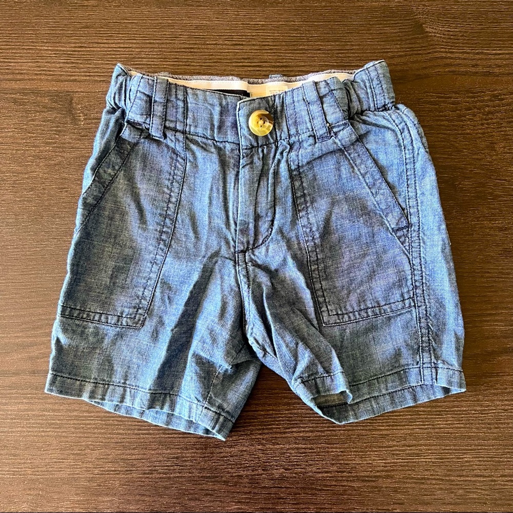 Great condition. Peek. Toddler boys chambray shorts. 18-24M